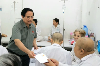 Thủ tướng yêu cầu mua ngay máy xạ trị cho Bệnh viện Ung bướu Cần Thơ