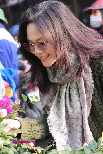 Rực rỡ chợ hoa phố Hoàng Hoa Thám ngày cận Tết