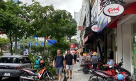 TPHCM: Tiểu thương mong tiếp tục được đóng phí sử dụng vỉa hè