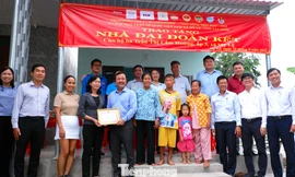 Báo Tiền Phong và nhà tài trợ trao tặng 3 căn nhà ‘Đại Đoàn kết’cho hộ dân khó khăn ở Tây Ninh