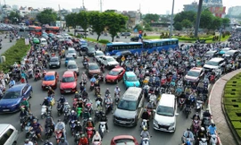 Kẹt xe kéo dài ở cửa ngõ Đông Bắc TPHCM