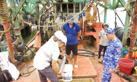Cảnh sát biển liên tục phát hiện tàu chở cát và dầu DO không rõ nguồn gốc