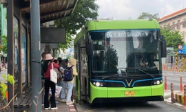 Xe buýt điện 'phủ sóng' TPHCM: Lộ trình, bài toán vốn và trạm sạc ra sao?