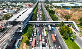 Vị trí 8 thang máy được lắp tại 7 cầu vượt bộ hành ga metro số 1