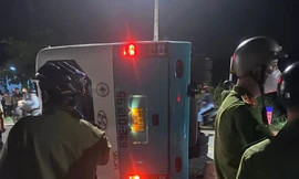 Lật xe chở công nhân ở Tây Ninh, hơn 10 người nhập viện