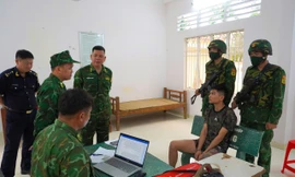 Phát hiện đối tượng mang súng AK làm thủ tục xuất cảnh sang Campuchia