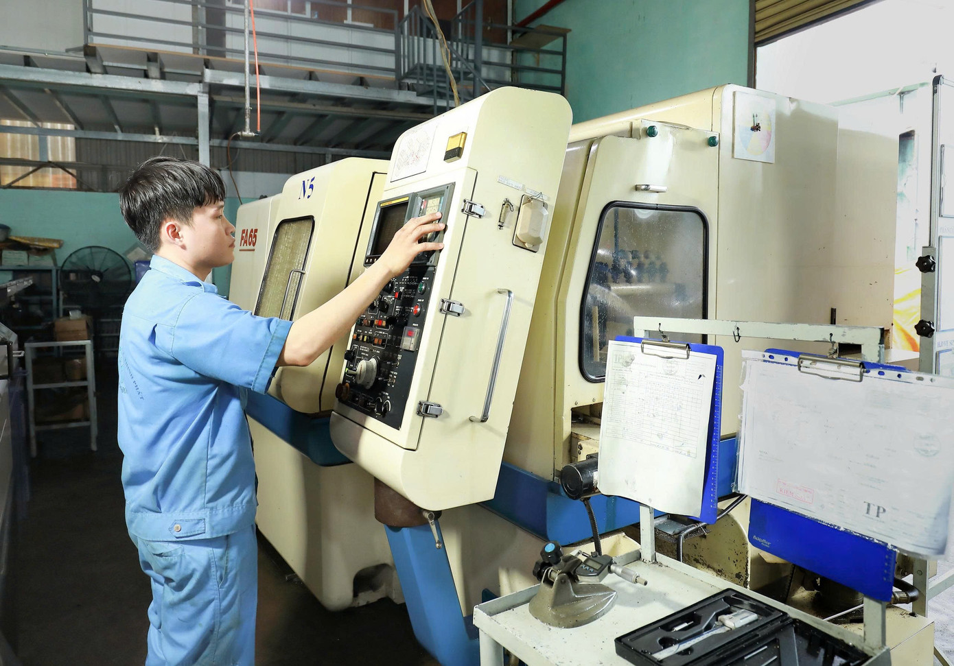 Công ty cơ khí Thịnh Phát không ngừng cải tiến máy móc, sản phẩm để đáp ứng các tiêu chuẩn quốc tế. Ảnh: Uyên Phương 2-6038.jpg