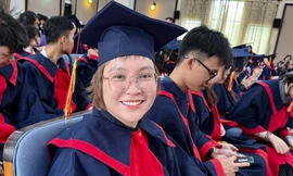 Nữ thủ khoa 38 tuổi của Đại học Mỹ thuật Việt Nam: “Đi chậm cũng được, miễn là đi đúng đường”