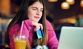 Gen Z có xu hướng ít dùng tiền mặt vì lo chi tiêu quá tay