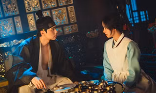 Nam chính của loạt phim mới trên Netflix bị thay thế 10 ngày trước khi quay, khiến khán giả 'sửng sốt'
