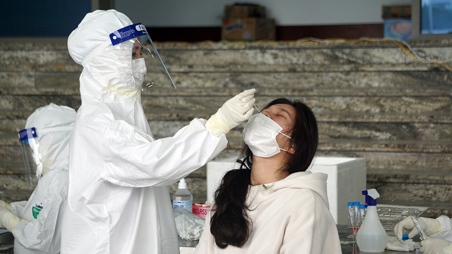 Sinh viên tới đăng ký xét nghiệm tại TP Hải Dương.