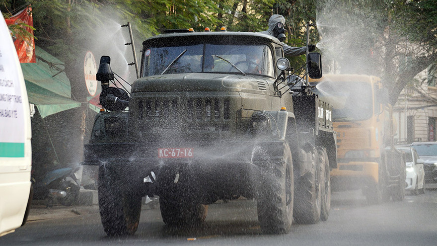 Dùng xe chuyên dụng phun khử khuẩn nội đô Hải Phòng