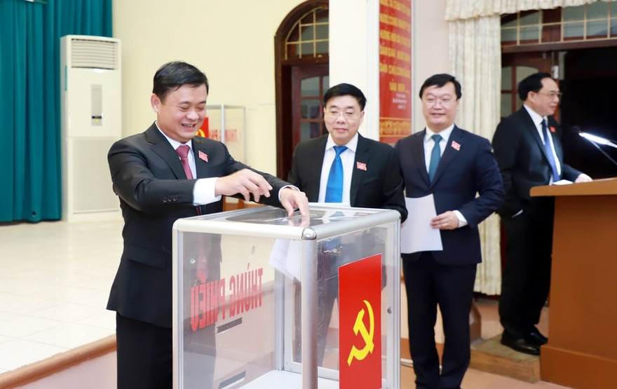 Chi tiết nhân sự Ban Thường vụ Đảng bộ Nghệ An