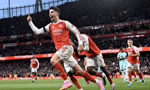 Thắng nghẹt thở Burnley, Arsenal chạm tay chức vô địch Ngoại hạng Anh 
