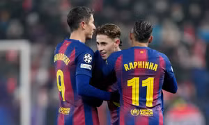 Barca ngược dòng thắng đậm Slavia Praha, Lewandowski thành tâm điểm