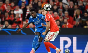 Siêu phẩm của Vinicius đưa Real Madrid thắng Benfica lượt đi play-off Champions League 