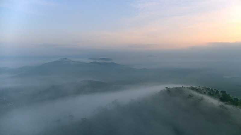 Bên dưới ngọn Núi Tiên ở Nghệ An là những tầng tầng đá núi lửa triệu năm tuổi