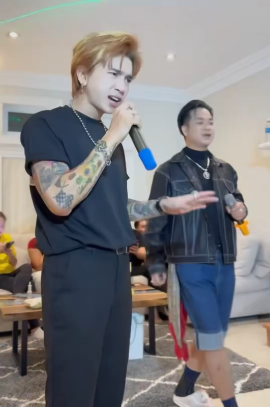 Showbiz 11/11: Nghệ sĩ Quang Minh khoe ảnh bạn gái và con