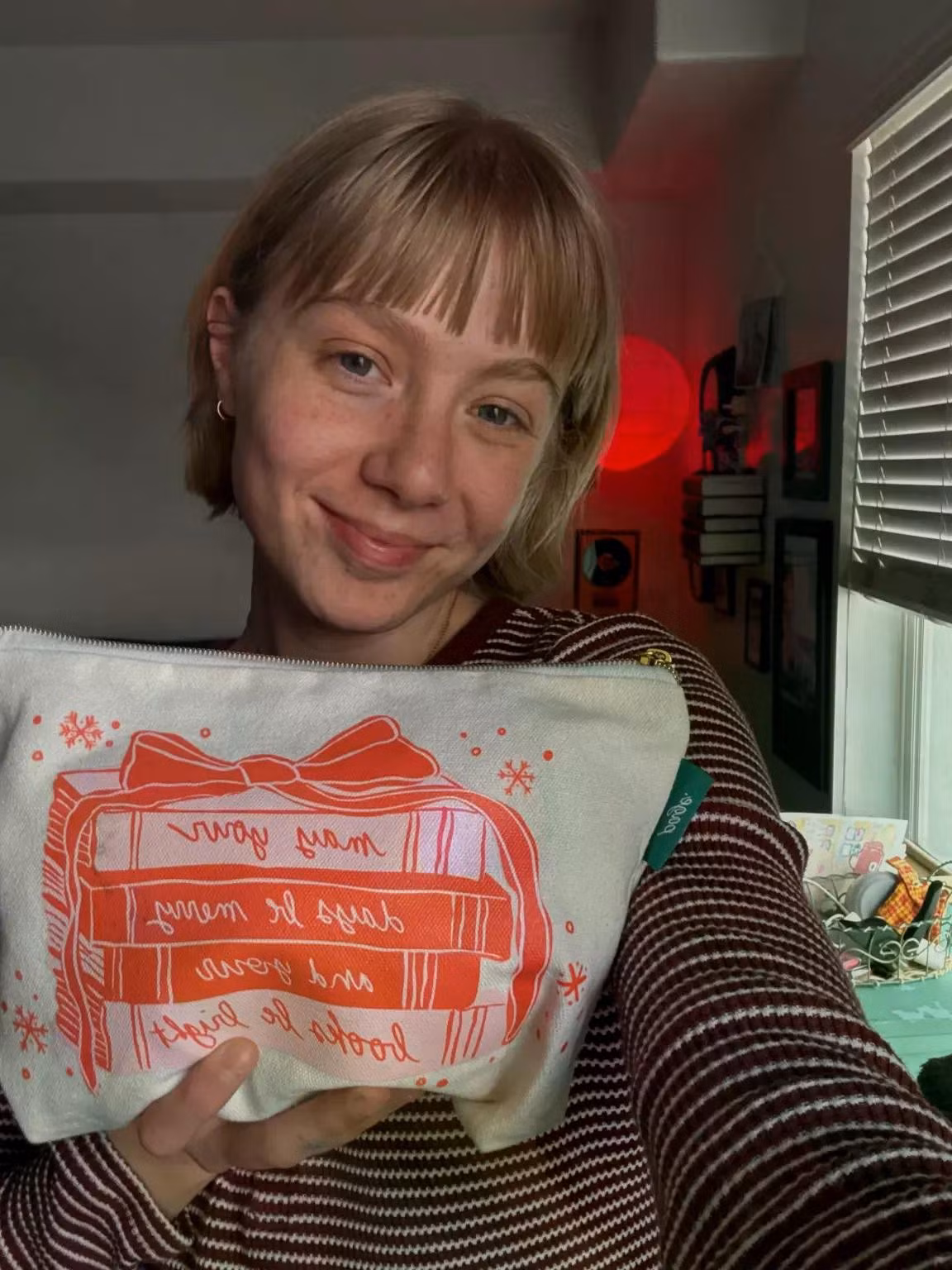 Hannah Fowles và chiếc túi trấn an cá nhân