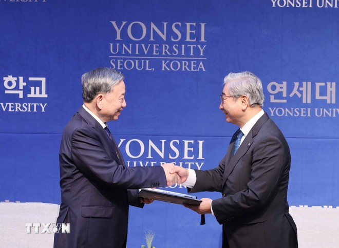 Tổng Bí thư Tô Lâm nhận bằng Tiến sỹ danh dự của Trường Đại học Yonsei. (Ảnh: Thống Nhất/TTXVN)