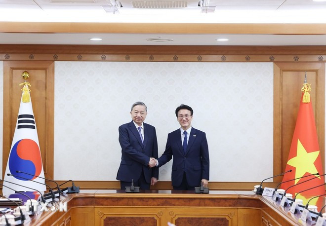 Tổng Bí thư Tô Lâm hội kiến Thủ tướng Hàn Quốc Kim Min Seok. (Ảnh: Thống Nhất/TTXVN)