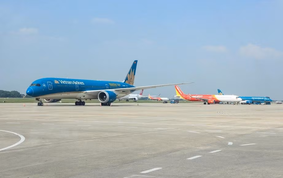 Máy bay đỗ tại Nội Bài.