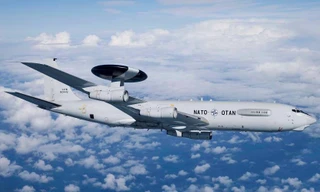 NATO điều động hai máy bay giám sát AWACS đến quốc gia gần biên giới Nga 