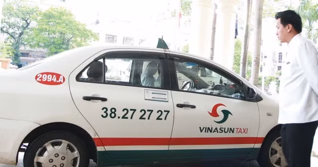 Chủ tịch, CEO doanh nghiệp đua nhau mua cổ phiếu