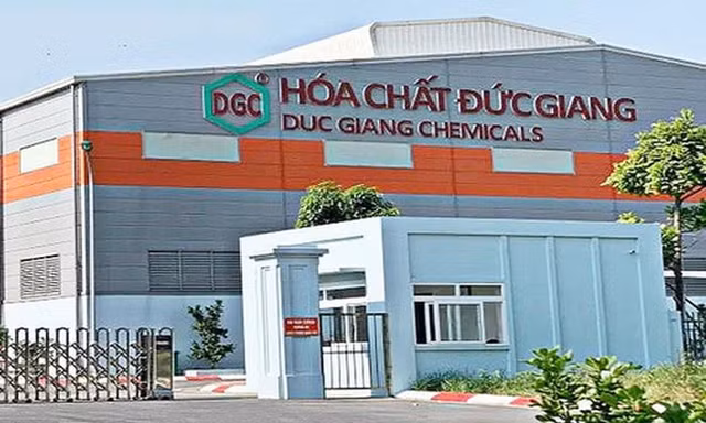 Quỹ ngoại, lãnh đạo đua nhau bán cổ phiếu