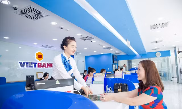 Gần 1 tỷ cổ phiếu ngân hàng sắp 'chuyển nhà'