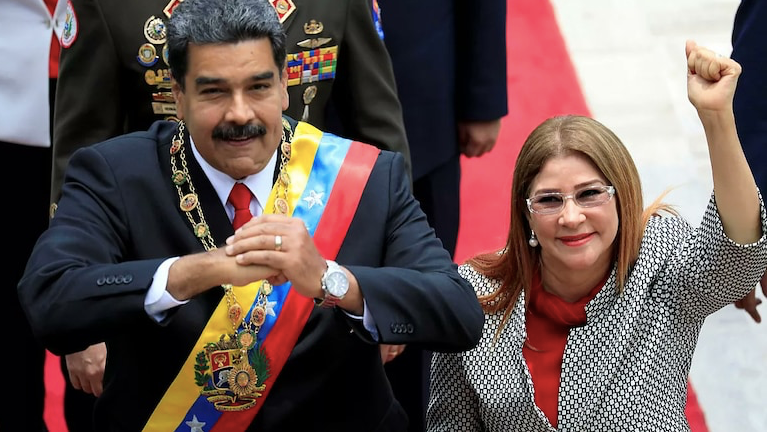 Tổng thống Venezuela Maduro và Phu nhân Cilia Flores bị bắt ngay tại phòng ngủ? | Báo điện tử Tiền Phong