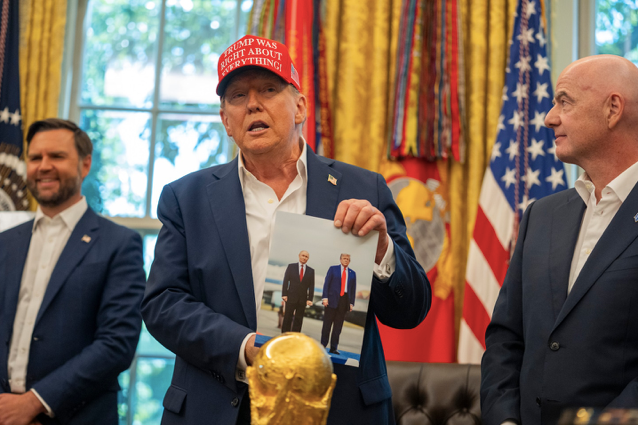Tổng thống Mỹ Trump lại thất vọng, tạm dừng nỗ lực giải quyết xung đột Nga  – Ukraine | Báo điện tử Tiền Phong