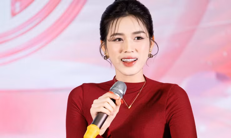 Đỗ Thị Hà: 'Ủng hộ Hoa hậu Việt Nam đề cao vẻ đẹp tự nhiên'