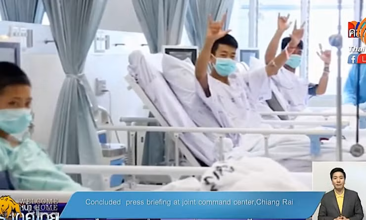 Đội bóng Thái Lan lần đầu xuất hiện sau hành trình sống sót thần kì