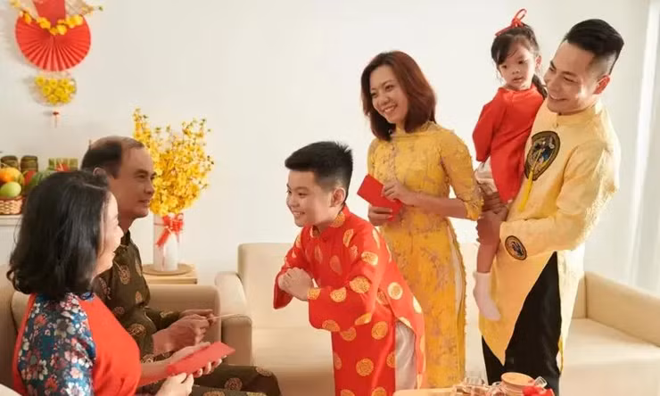Con giáp nào hợp xông đất, xông nhà dịp Tết Ất Tỵ 2025?