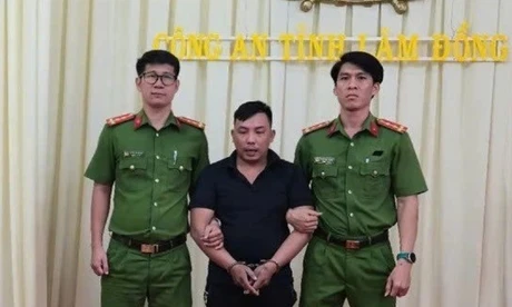 Khởi tố đối tượng chiếm đoạt hơn 14.000 bóng đèn thanh long của nông dân