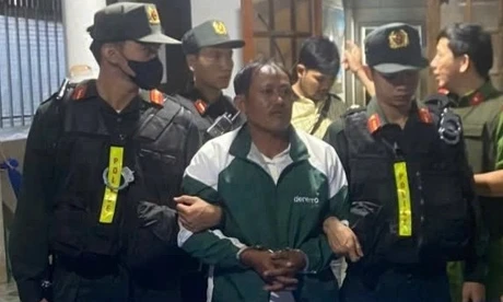 Bắt đối tượng dùng súng tự chế bắn công an bị thương sau khi hành hung vợ con