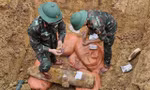 Phát hiện bom 'khủng' còn nguyên đầu nổ khi cải tạo vườn 