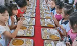 Suất ăn bán trú 15 ngàn đồng của trường miền núi gây 'sốt' mạng xã hội