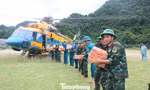 Trực thăng đưa gần 20 tấn nhu yếu phẩm tiếp tế người dân vùng tâm lũ