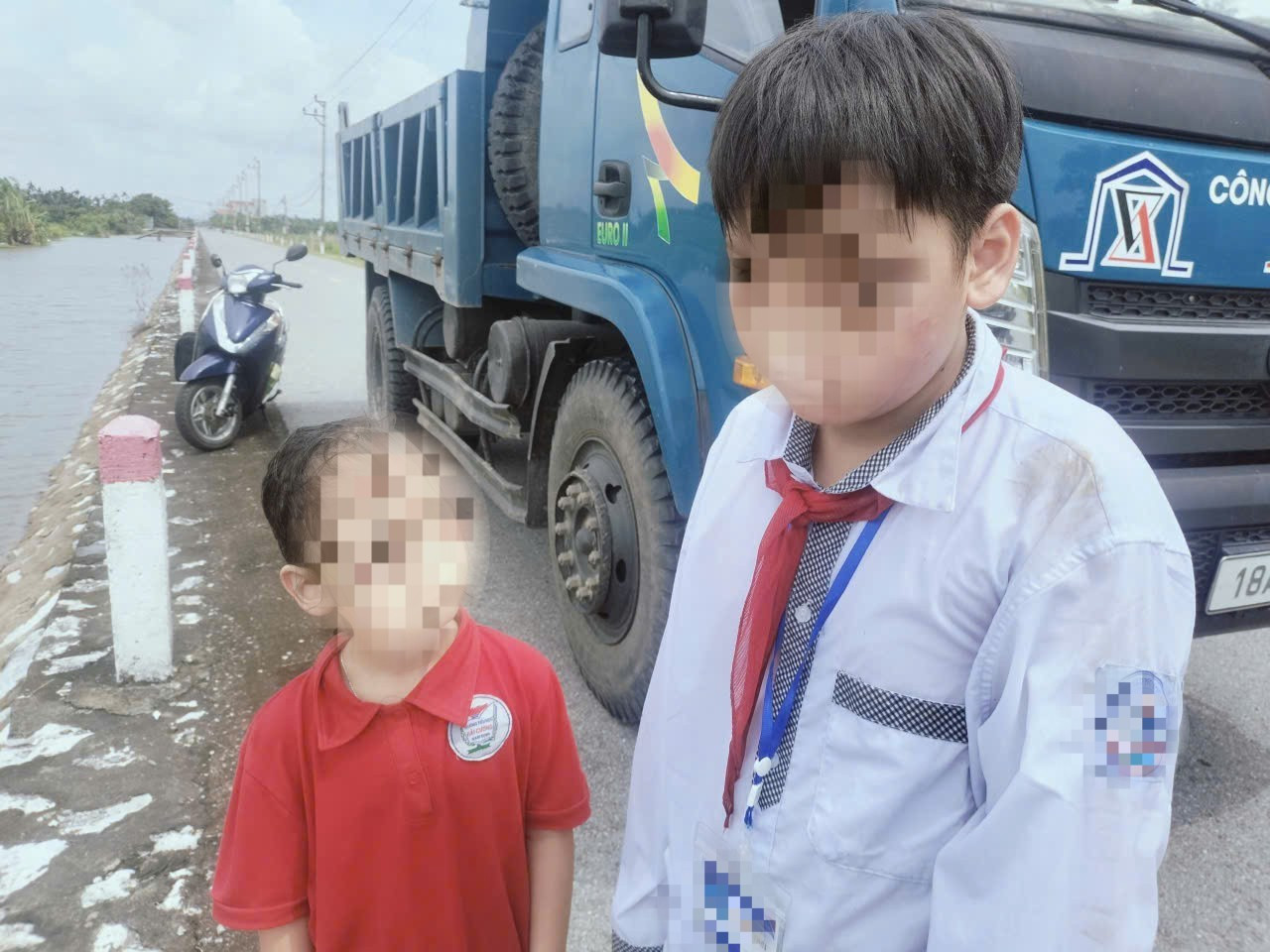 Nam sinh lớp 11 ở Ninh Bình lao xuống sông cứu hai em nhỏ Nam sinh lớp 11 ở Ninh Bình lao xuống sông cứu hai em nhỏ