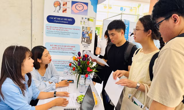 Bệnh viện tỉnh 'trải thảm đỏ' đào tạo, tuyển dụng bác sĩ nội trú