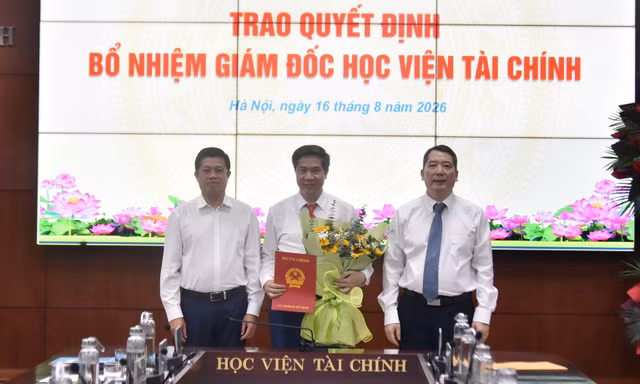 Bổ nhiệm Giám đốc và 4 Phó Giám đốc Học viện Tài chính