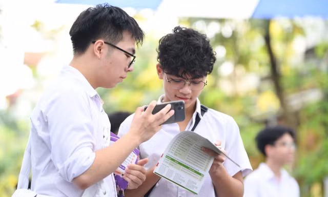 Đại học Kinh tế Quốc dân điểm chuẩn ngành hot dự báo tăng cao nhất 0,5 điểm