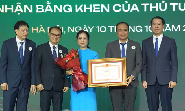 Khoa Sinh học, Trường Đại học Khoa học Tự nhiên đón nhận Bằng khen của Thủ tướng 