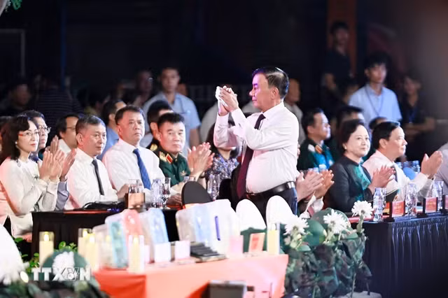 thuong-truc-ban-bi-thu.png
