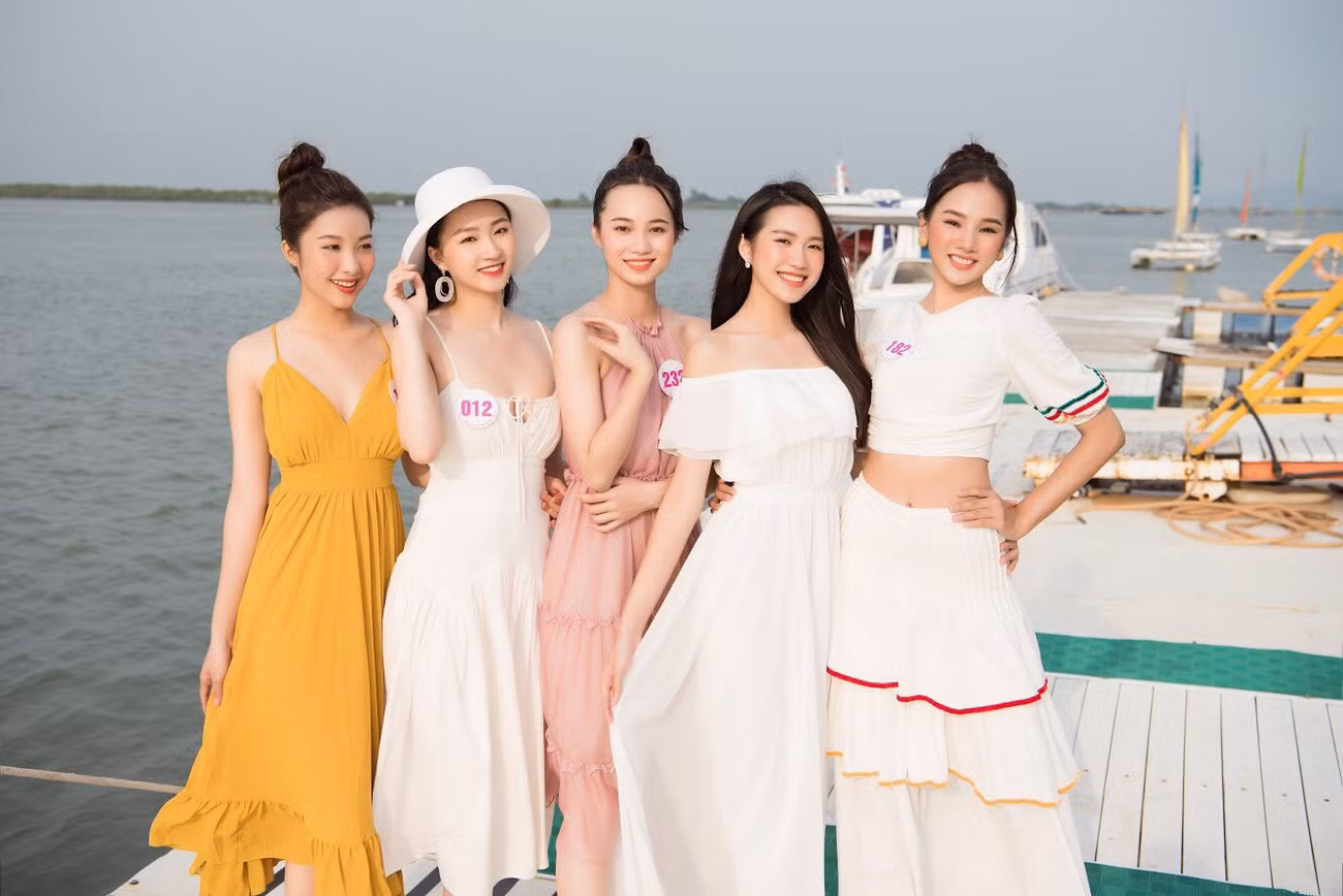 Hai người đẹp giành danh hiệu được yêu thích nhất của Hoa hậu Việt Nam là ai? ảnh 16