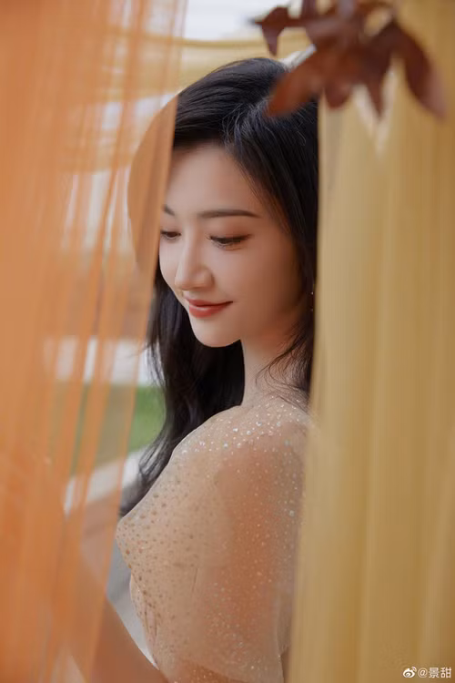 Cảnh Điềm không có động thái trước lùm xùm. Ảnh: Weibo. Cảnh Điềm không có động thái trước lùm xùm. Ảnh: Weibo.