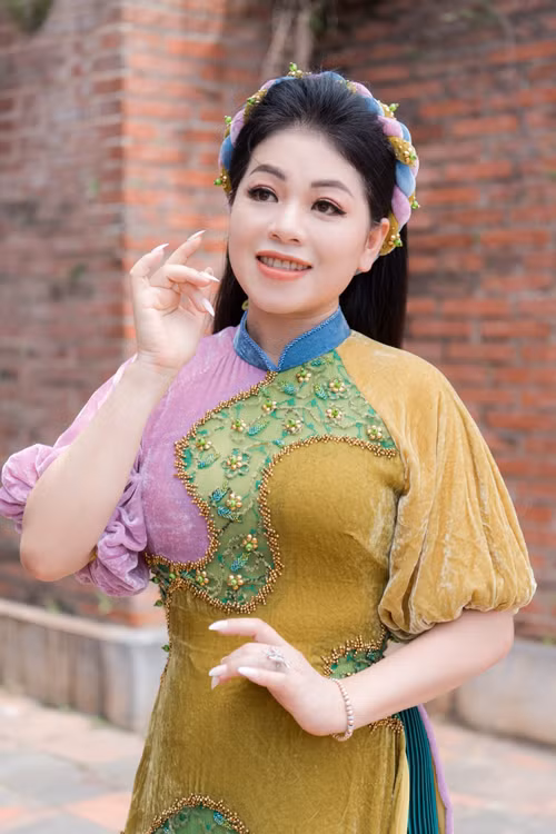 Ca sĩ Anh Thơ lên tiếng xin lỗi vì hủy chương trình tri ân 5 nhạc sĩ tài hoa của xứ Nghệ. Ca sĩ Anh Thơ lên tiếng xin lỗi vì hủy chương trình tri ân 5 nhạc sĩ tài hoa của xứ Nghệ.