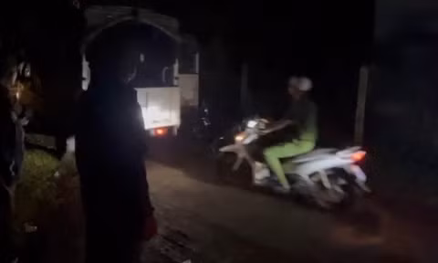 Mưa lớn, công an xuyên đêm truy bắt hai phạm nhân trốn Trại giam A2